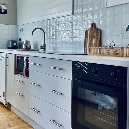 Wavecrest Holiday Cottage By Trident Holiday Homes Гарривоу Экстерьер фото